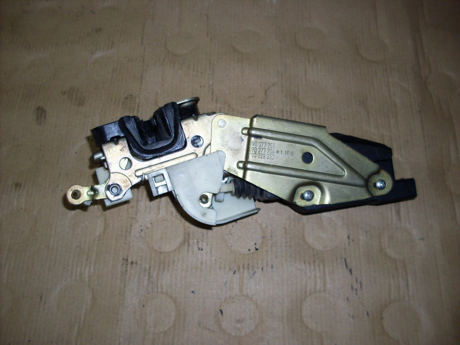 Serrure Porte AV Droite Opel Vectra A 1988-1995 Centralisation Ref 90377706