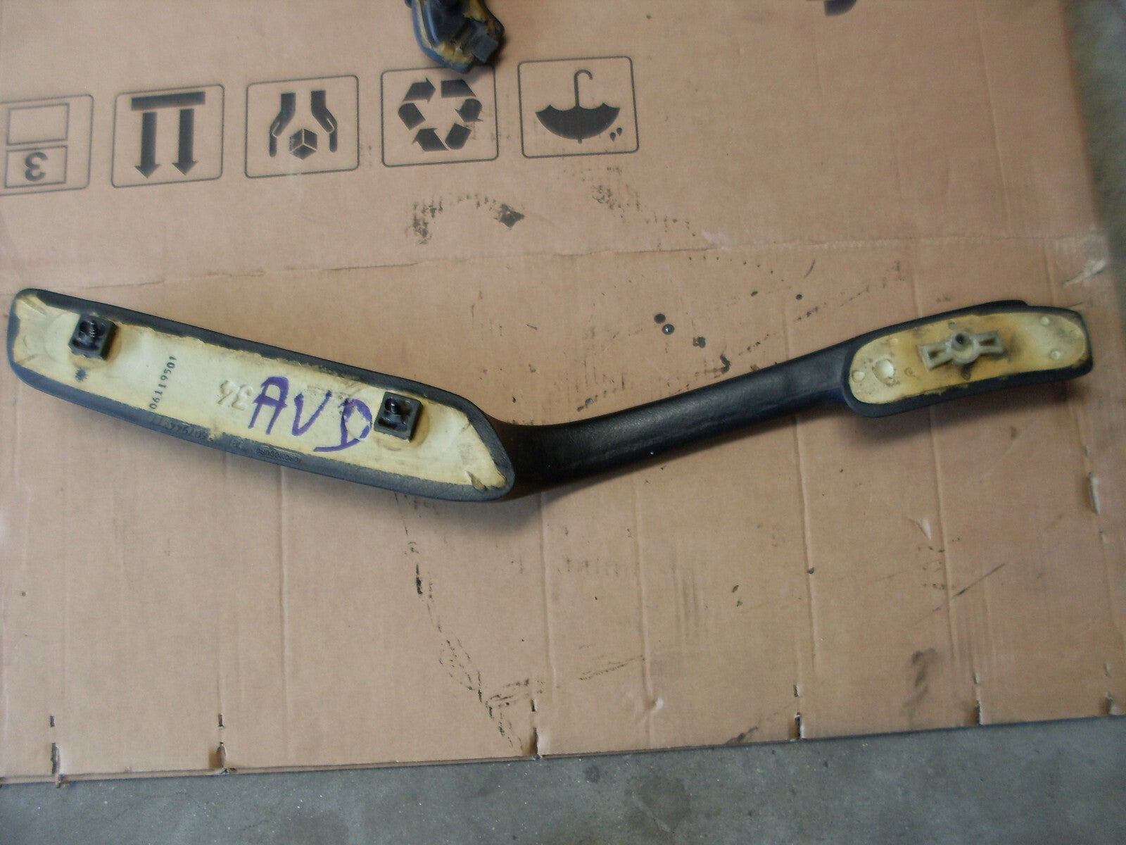 Accoudoir / poignée de porte avant DROIT pour Peugeot 306 5 portes côté passager
