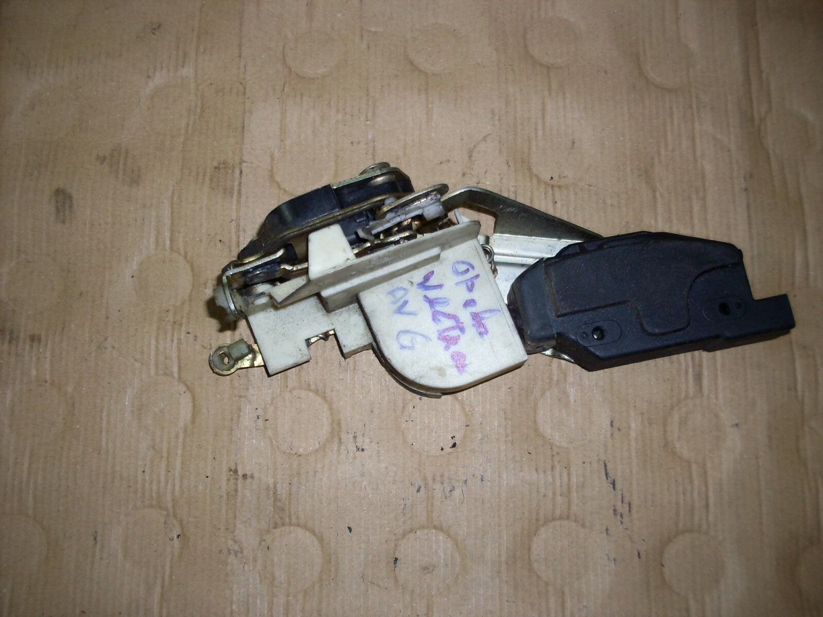 Serrure de porte avant gauche OPEL VECTRA A 1988-1993 Origine Occasion