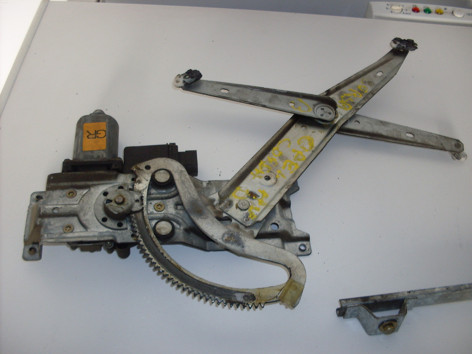 Lève-vitre électrique AVANT DROIT Opel Corsa B 1993-2000 5 portes avec moteur