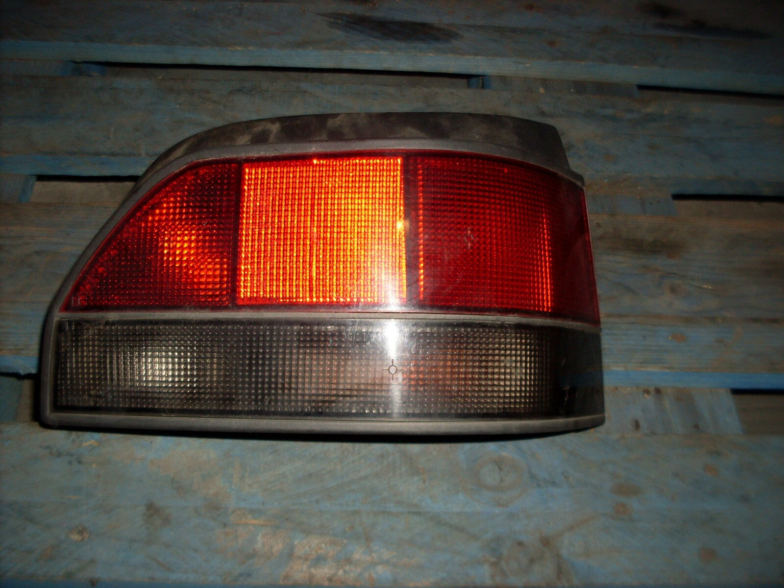 FEU ARRIÈRE DROIT CLIO 1 PH2 1990 1998 – FEU STOP ARRIÈRE PASSAGER RENAULT