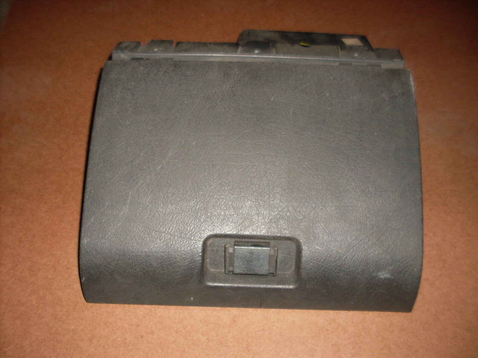 BOITE A GANTS CITROEN AX 9605358377 ORIGINE COMPLETE