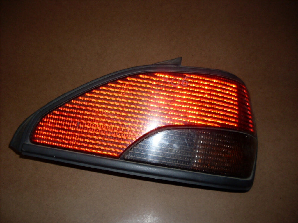 Feu arrière droit Peugeot 306 Berline 1993-1996 (phase 1) origine OEM