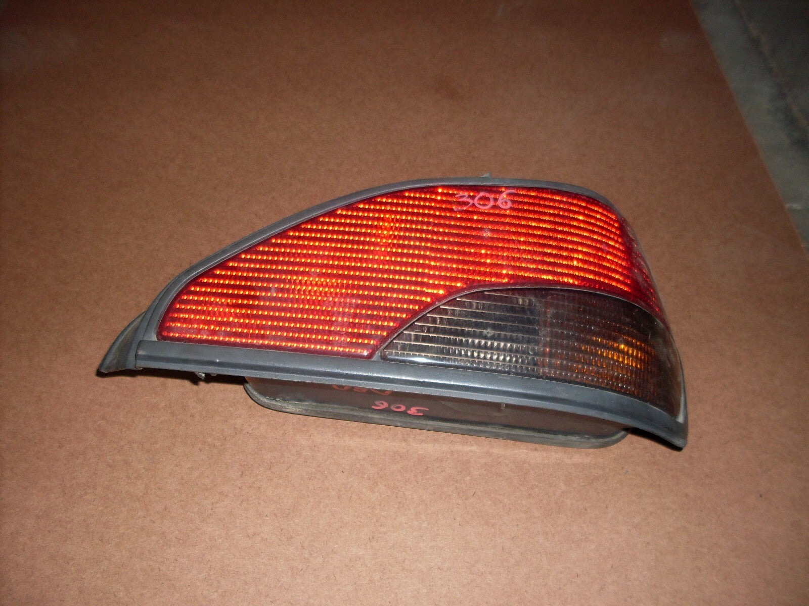 Feu arrière droit Peugeot 306 Berline 1993-1996 (phase 1) origine OEM