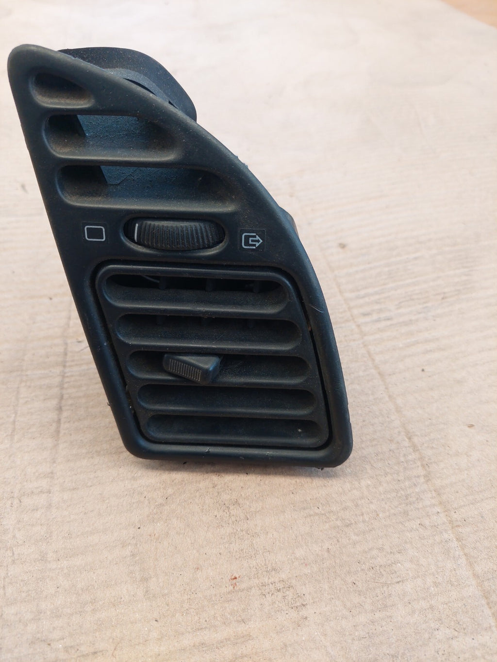 Grille Ventilation Droite Tableau de Bord Peugeot 306 1994-1999 Ref 9607710677
