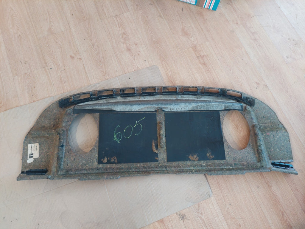 Plage arrière Peugeot 605 1989-1994 d’origine avec emplacements haut-parleurs