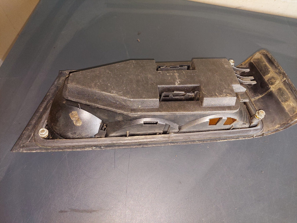 Feu arrière gauche Peugeot 405 I (15B) 1987-1992 Origine OEM Réf 6751223