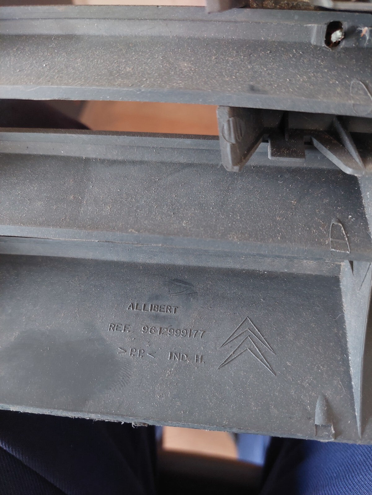 GRILLE / CALANDRE AVANT CITROËN C15 PHASE 2 OEM 9612999177 ORIGINE