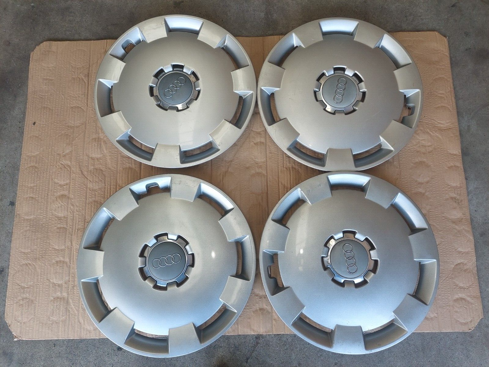 4 enjoliveurs Audi A3 8P 16 pouces origine OEM 8P0601147A radkappe wheel trims