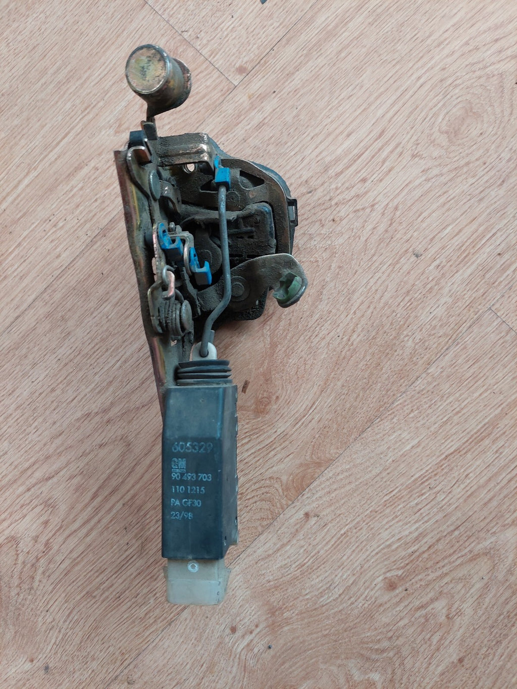 Moteur Serrure Centralisée AV Gauche Opel Corsa B 1997-2001 Réf 605330