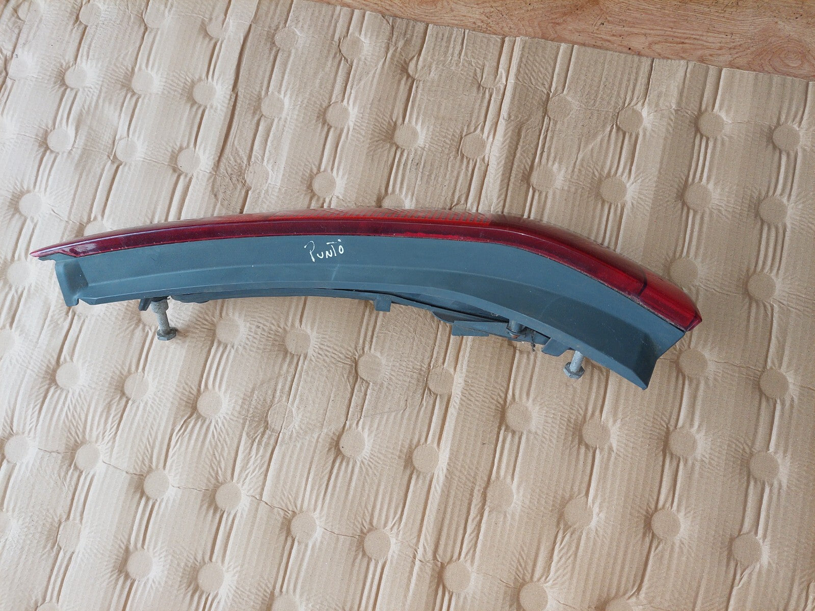 Feu arrière droit FIAT Punto I (176) réf 77307227 avec porte lampes – Origine