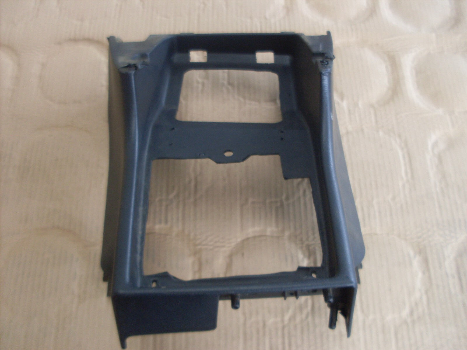PEUGEOT 605 XM CACHE CONSOLE CENTRALE INTÉRIEUR ORIGINE PSA 9615711977 –RARE
