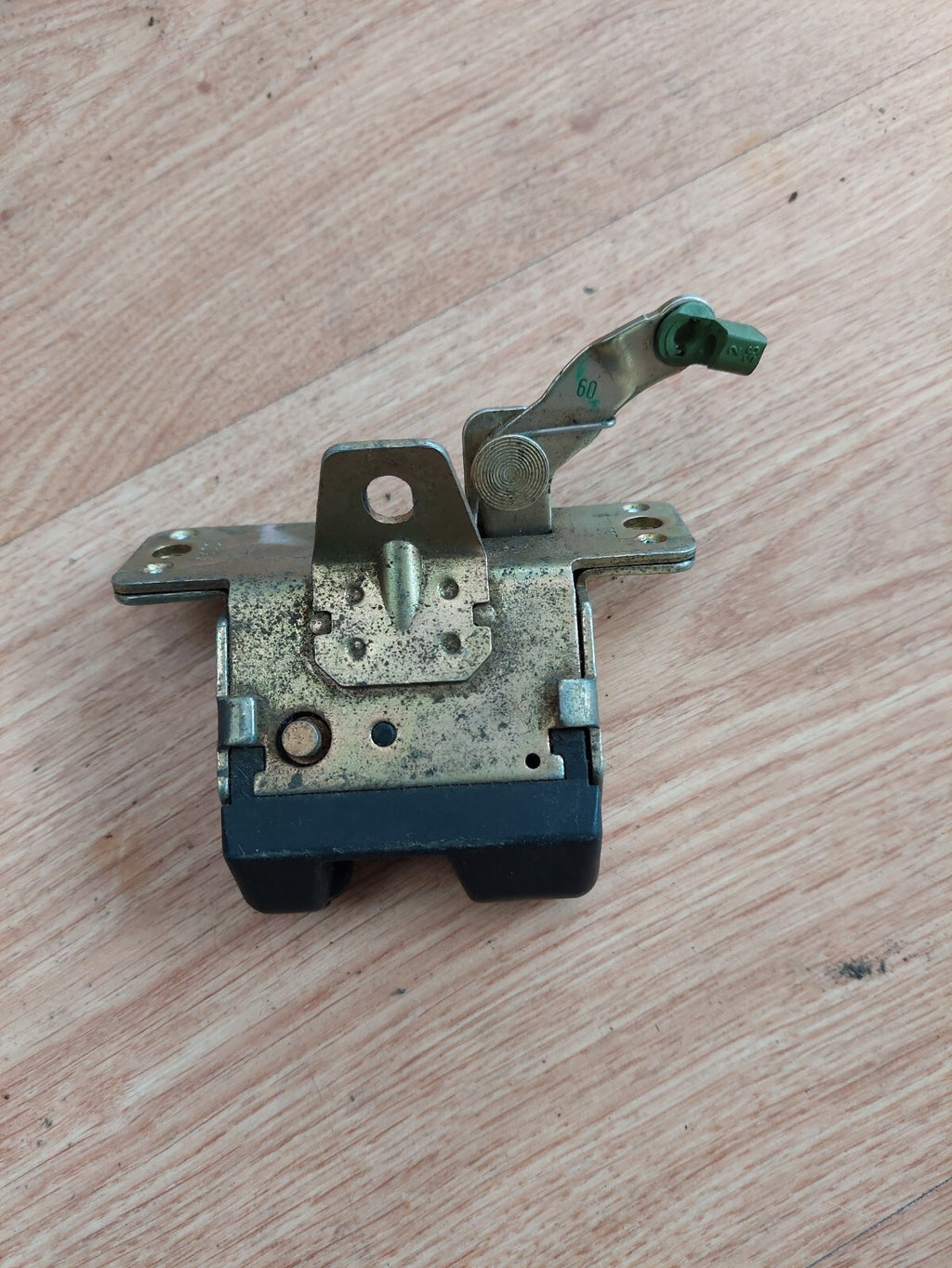 Serrure de Coffre Opel Corsa B 09114097 Hayon Verrou Arrière Origine