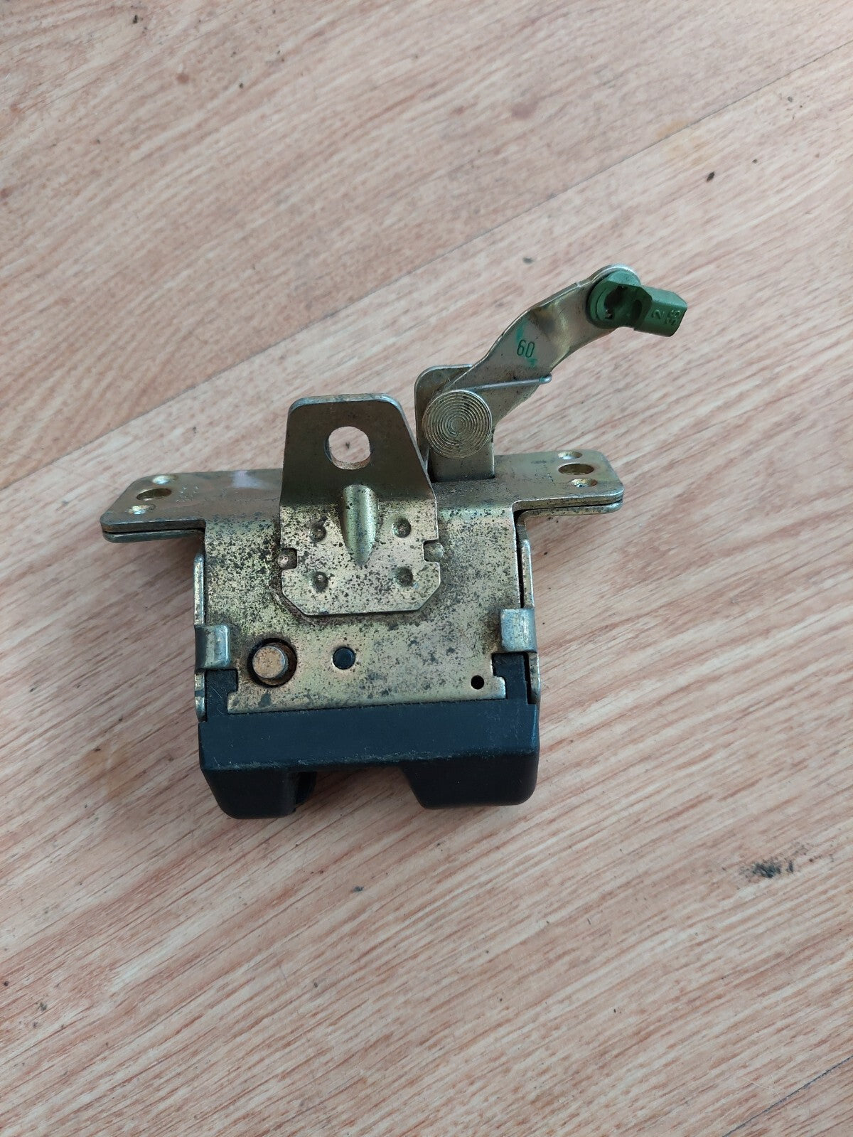 Serrure de Coffre Opel Corsa B 09114097 Hayon Verrou Arrière Origine