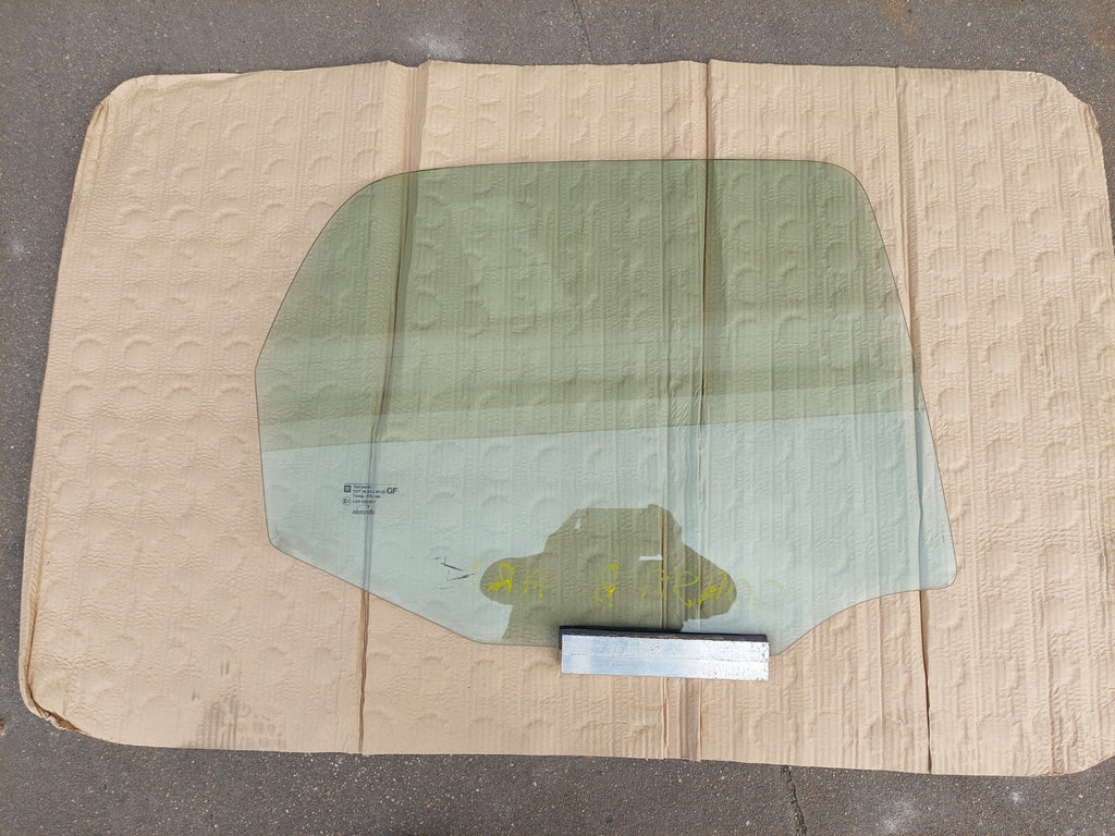 VITRE OPEL CORSA B PORTIÉRE  ARIERE DROITE