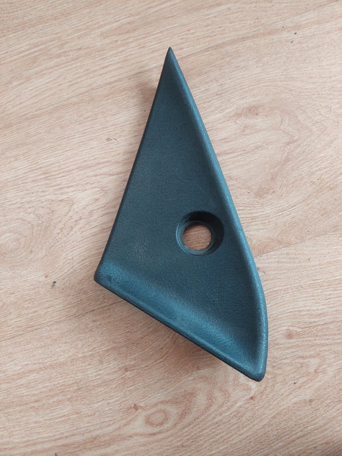 Cache intérieur rétroviseur gauche OPEL VECTRA A 1988-1995 réf 90270677 triangle