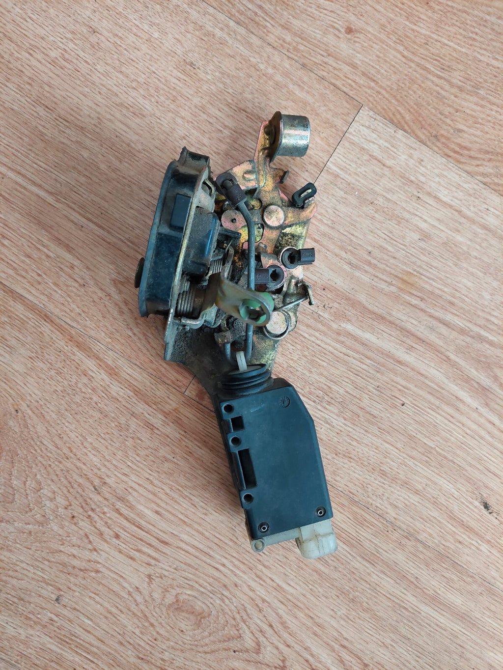 MOTEUR SERRURE CENTRALISÉE AR DROIT OPEL CORSA B 1997-2001 REF 605329